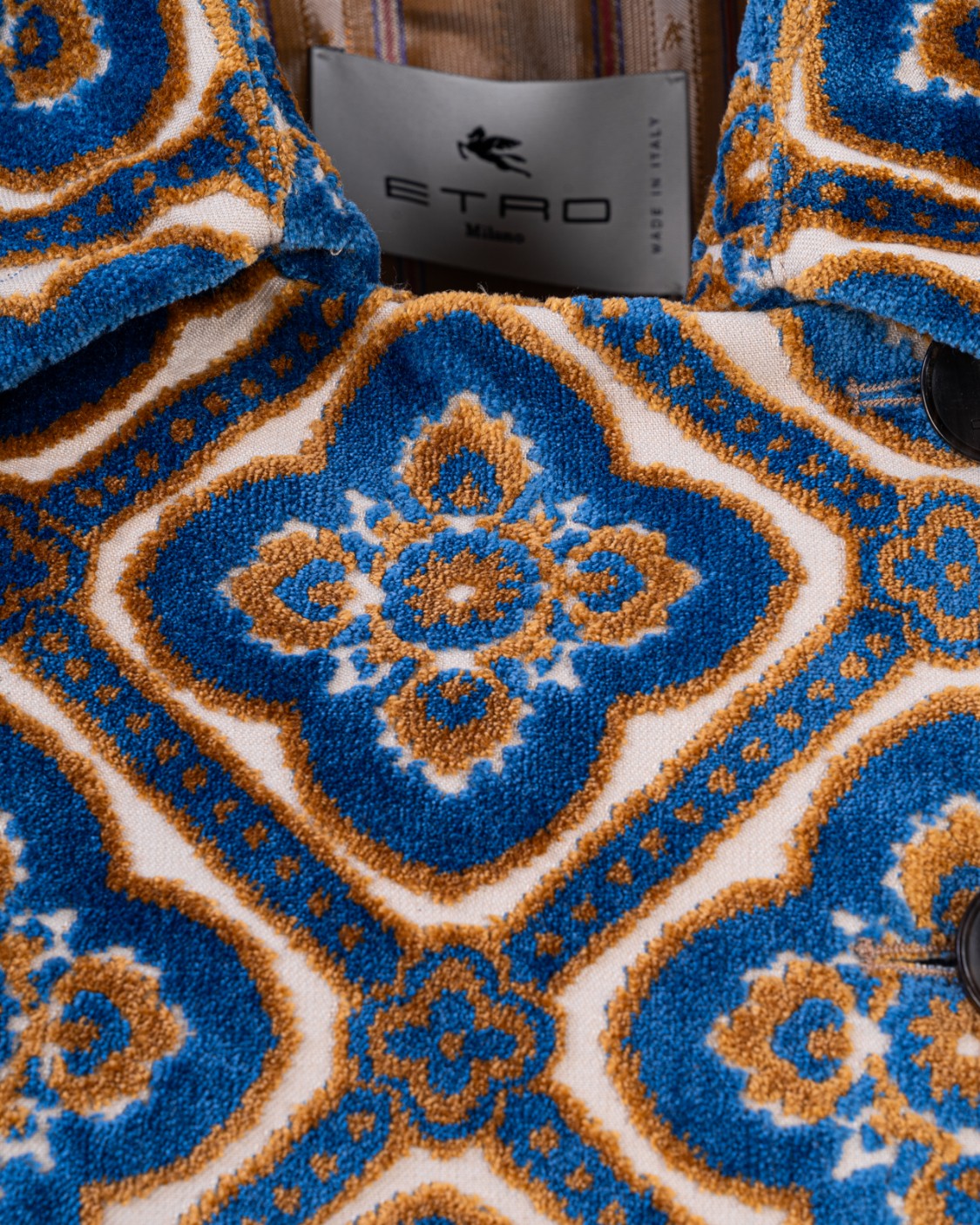 shop ETRO Saldi Cappotto: Etro cappotto in velluto.
Chiusura frontale con bottoni.
Spacco centrale sul retro.
Composizione: 53% Viscosa, 47% Cotone.
Fabbricato in Italia.. 11450 0563-0200 number 4237087